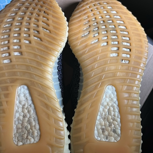 Yeezy “Carbon” Mens 9.5 with box - Picture 4 of 5